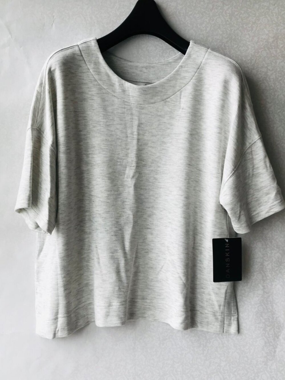 Danskin Luxe Effortless short sleeve Tee  Side slits Ultrasoft Size : XL